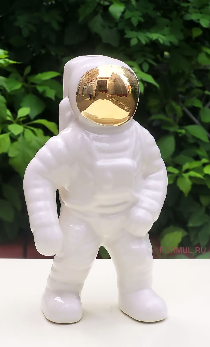Статуэтка Авторская работа Космонавт Статуэтка Авторская работа Космонавт
