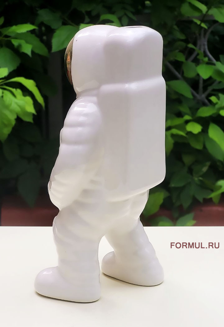 Статуэтка Авторская работа Космонавт Статуэтка Авторская работа Космонавт